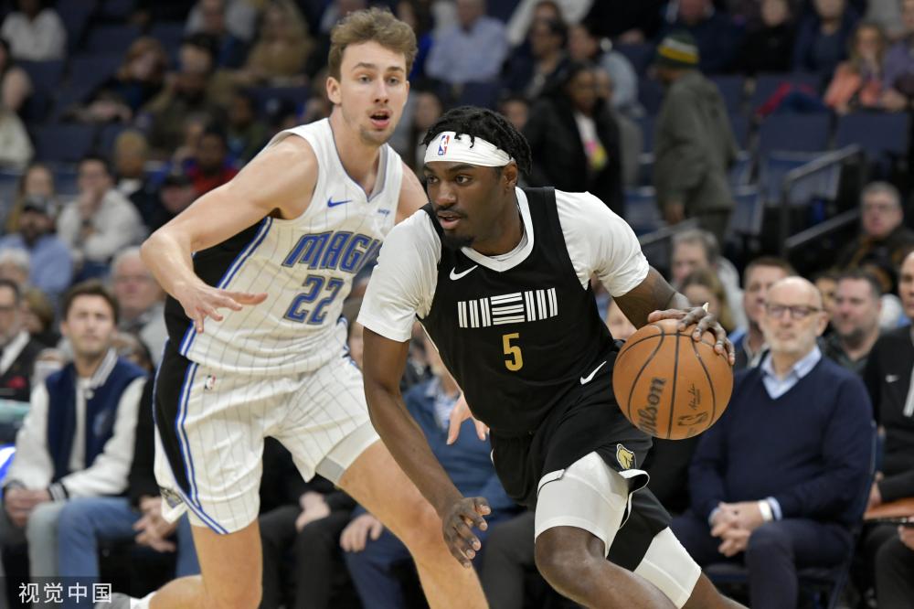 轻球员的一 轻球员的一