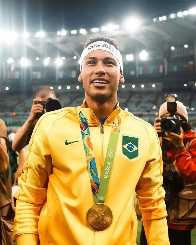 年轻才俊 年轻才俊